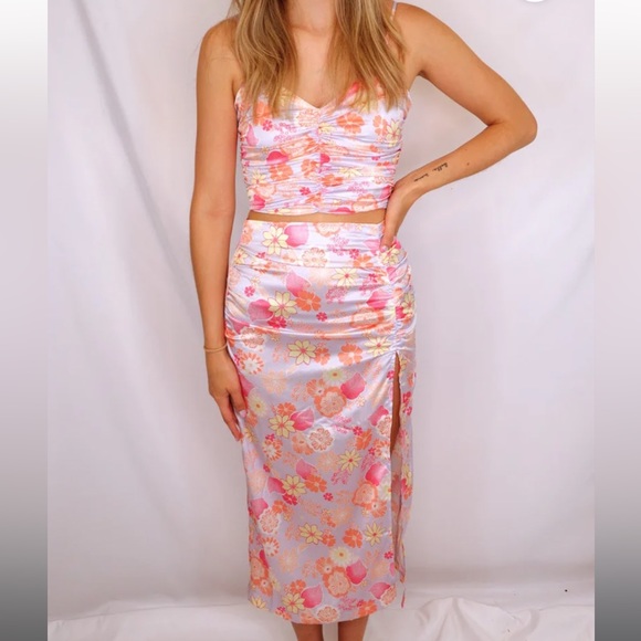 Two piece floral set with top and matching skirt - Picture 2 of 10